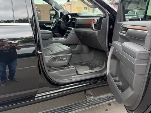 Used 2025 GMC Sierra 2500 Denali w/ Denali Reserve Package AWD/4WD image 5