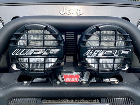 Used 2018 Jeep Wrangler Unlimited Rubicon w/ Cold Weather Group AWD/4WD image 9