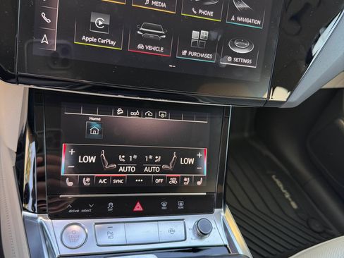 Used 2019 Audi e-tron Premium Plus image 12