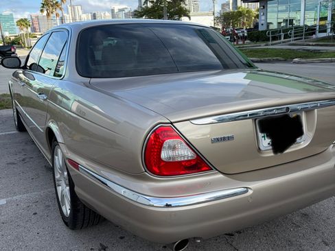 Used 2005 Jaguar XJ8 RWD image 9
