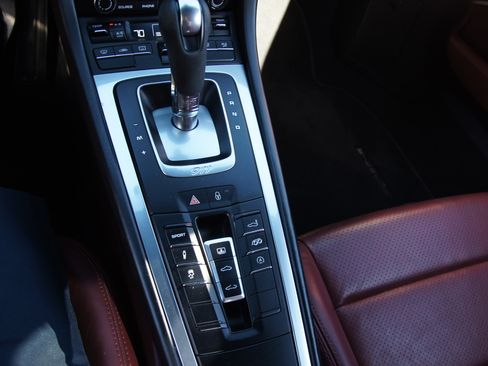 Used 2017 Porsche 911 Carrera 4 image 14