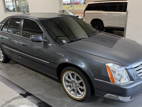 Used 2010 Cadillac DTS Luxury image 2