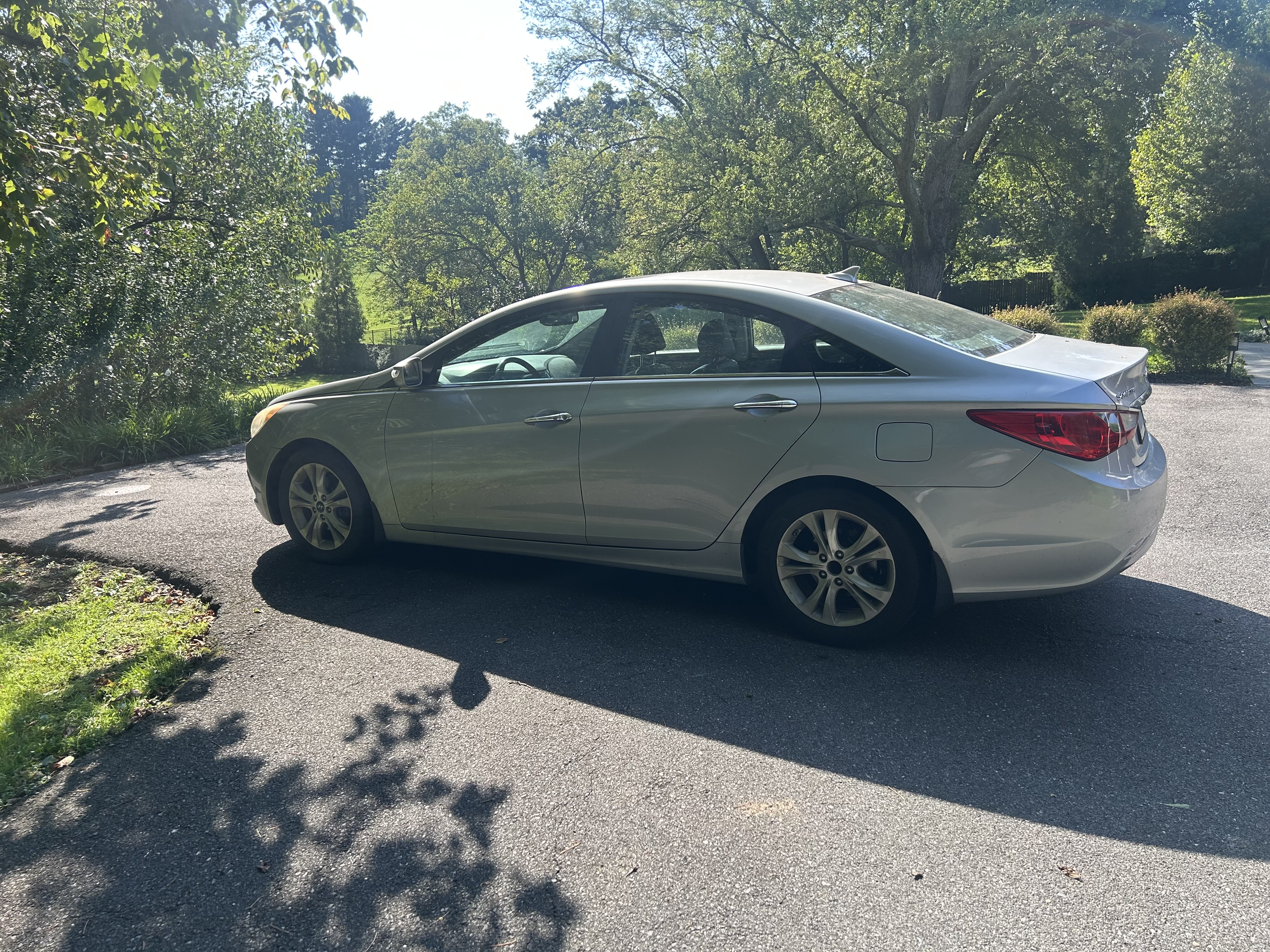 Used 2011 Hyundai Sonata Limited w/ Navigation Pkg 5 FWD image 4