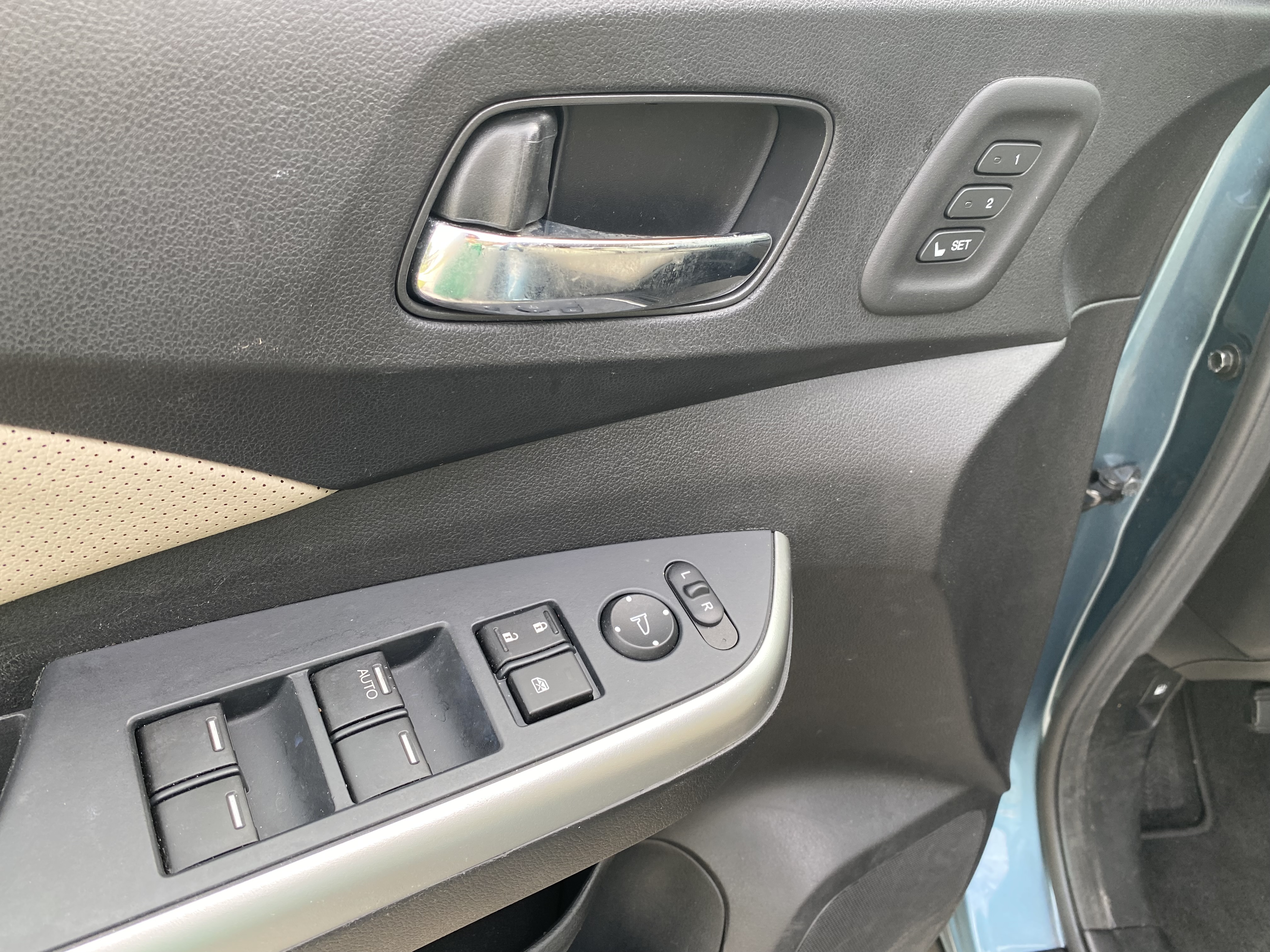 Used 2015 Honda CR-V Touring image 8