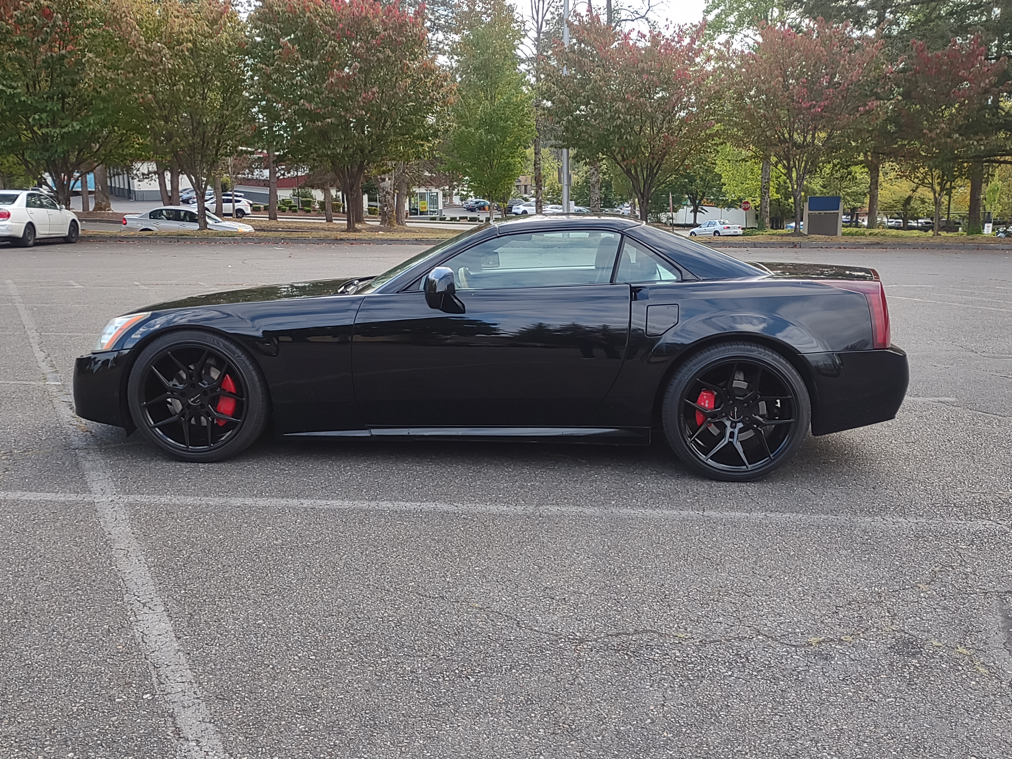 Used 2006 Cadillac XLR RWD image 10