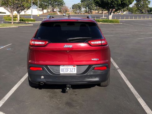 Used 2017 Jeep Cherokee Latitude image 4