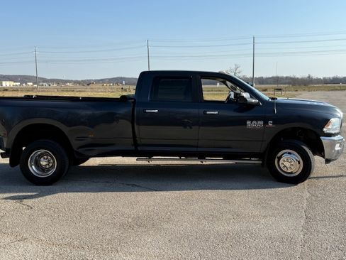 Used 2016 RAM 3500 SLT w/ Luxury Group image 6