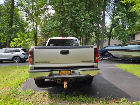 Used 2004 Chevrolet Silverado 2500 LS w/ Snow Plow Prep Package image 12