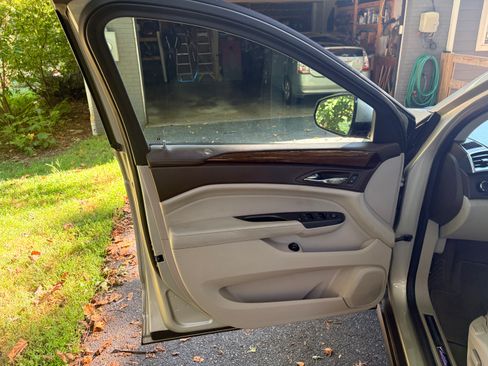 Used 2013 Cadillac SRX Luxury w/ Driver Awareness Package FWD image 22