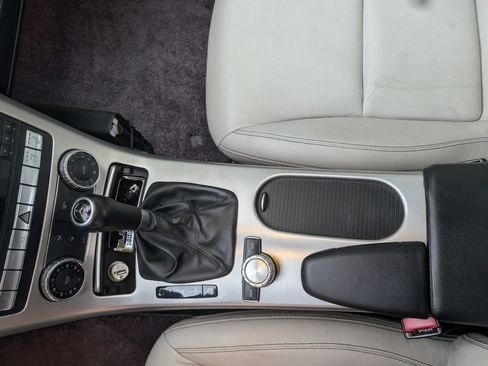 Used 2012 Mercedes-Benz SLK 250 image 10