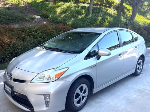 Used 2014 Toyota Prius Two image 1