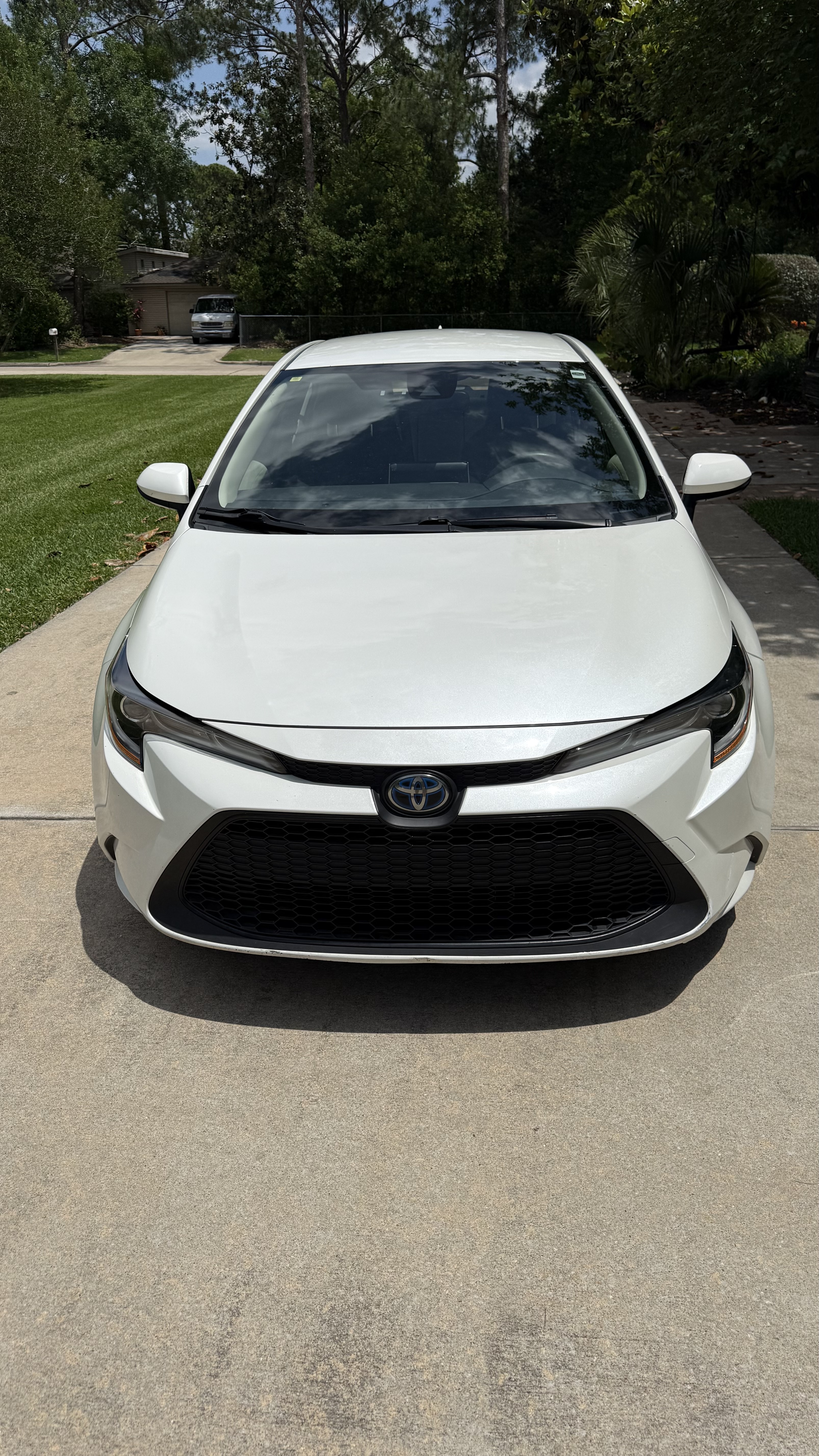 Used 2020 Toyota Corolla LE FWD image 2
