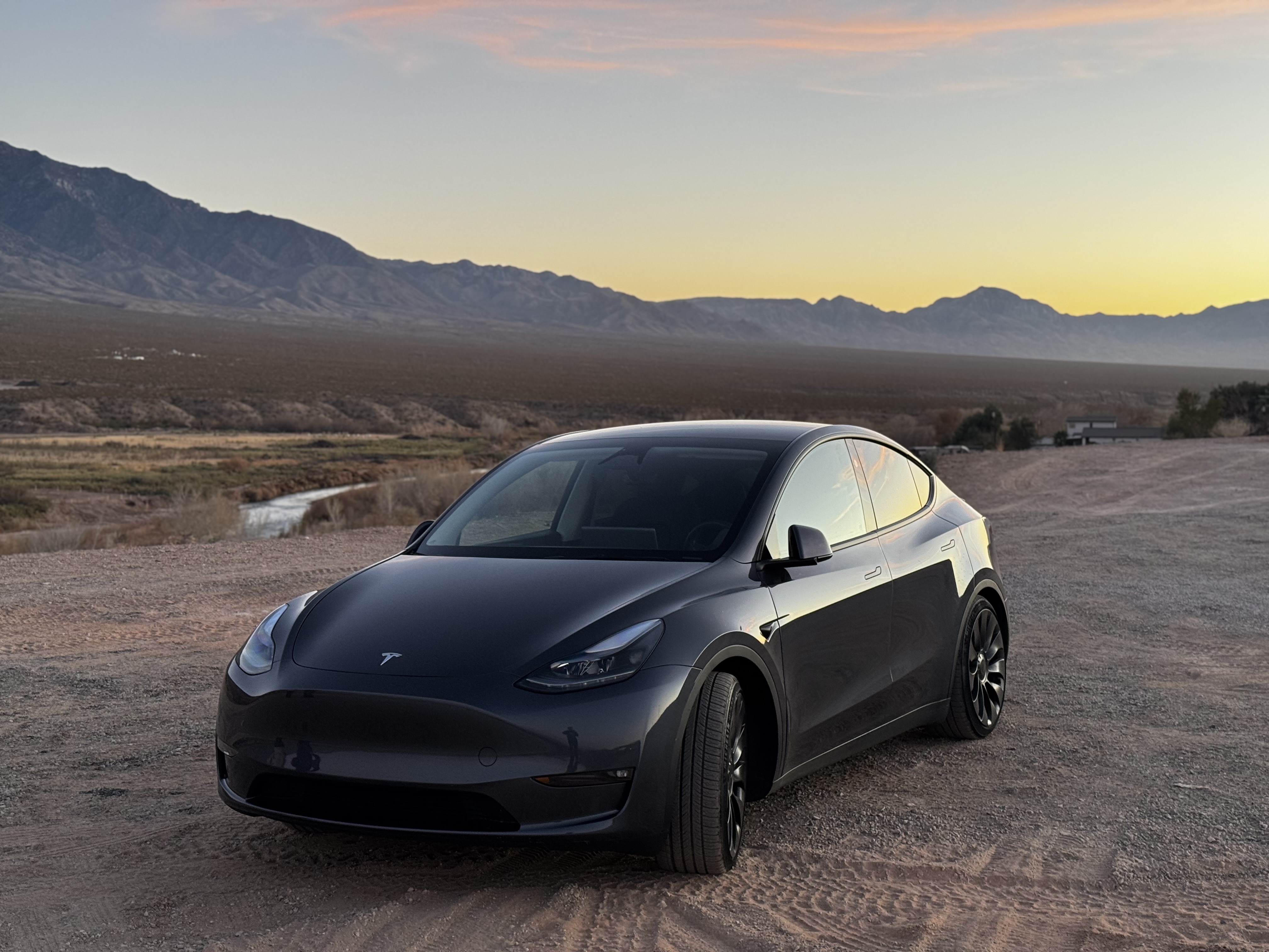 Used 2023 Tesla Model Y Performance AWD/4WD image 1