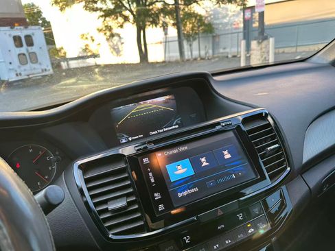 Used 2016 Honda Accord EX image 8