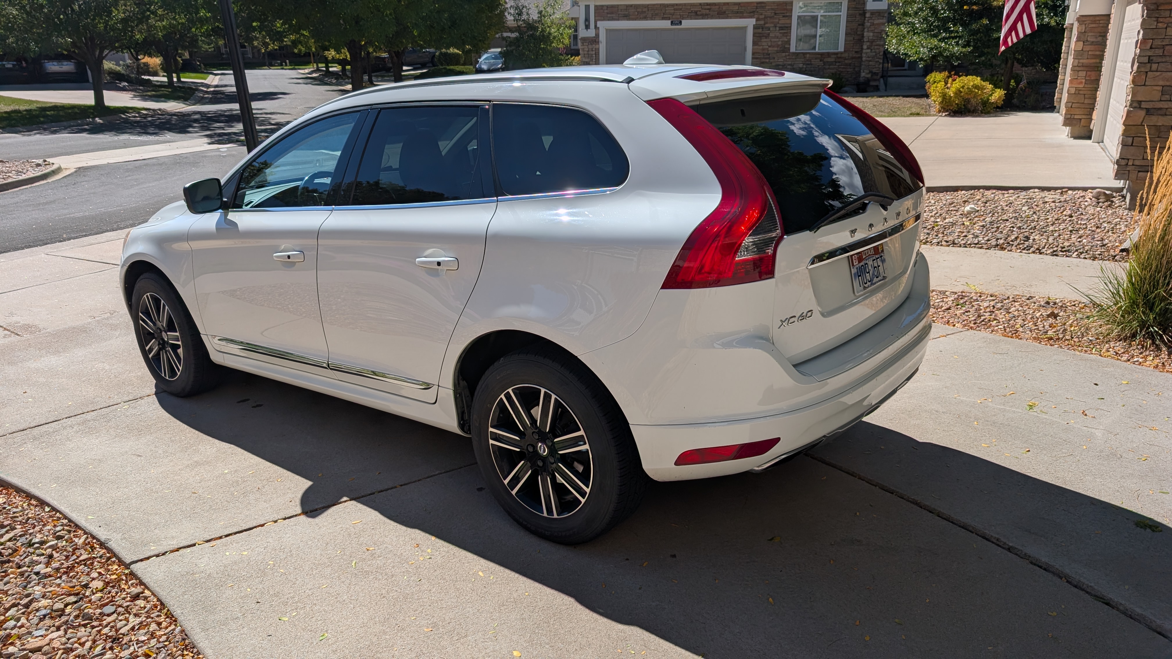 Used 2015 Volvo XC60 T6 AWD/4WD image 2