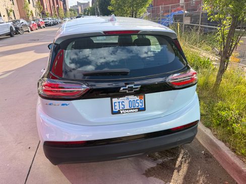 Used 2023 Chevrolet Bolt LT FWD image 9