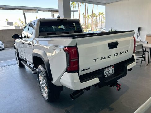 Used 2025 Toyota Tacoma TRD Off-Road image 4