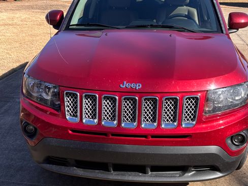 Used 2016 Jeep Compass Latitude image 1