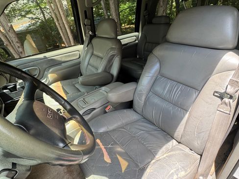 Used 1999 GMC Suburban 4WD image 9
