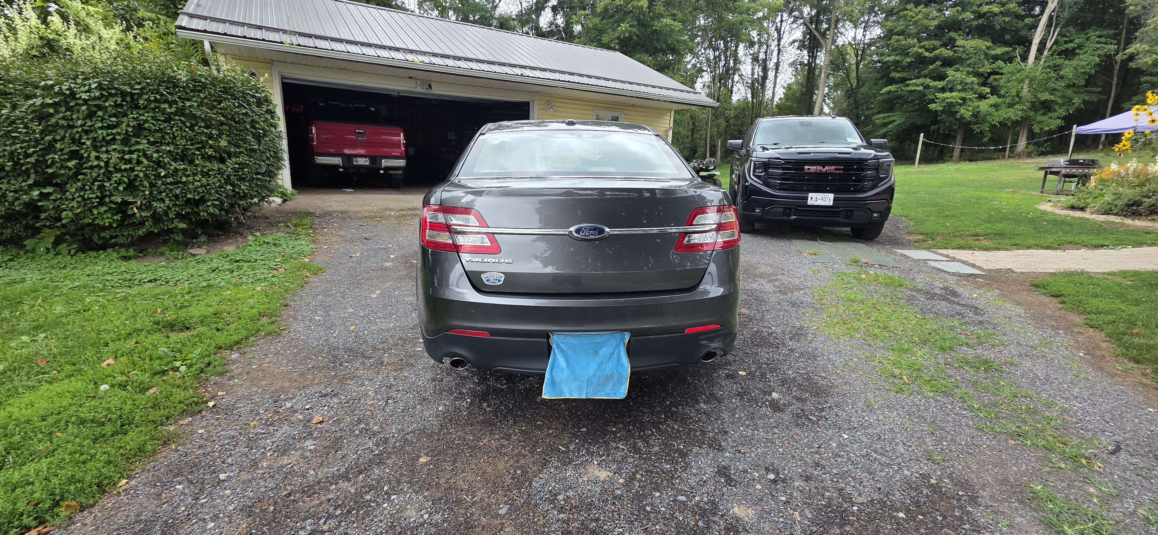 Used 2017 Ford Taurus SE FWD image 5