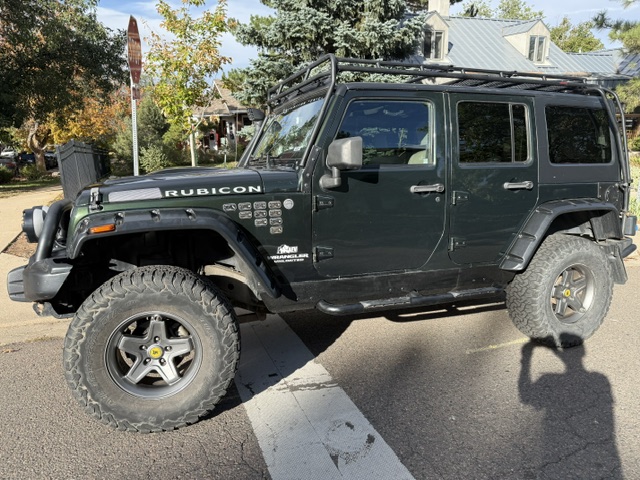 Used 2010 Jeep Wrangler Unlimited Rubicon w/ Dual Top Group AWD/4WD image 2
