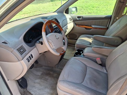 Used 2008 Toyota Sienna XLE Limited FWD image 14
