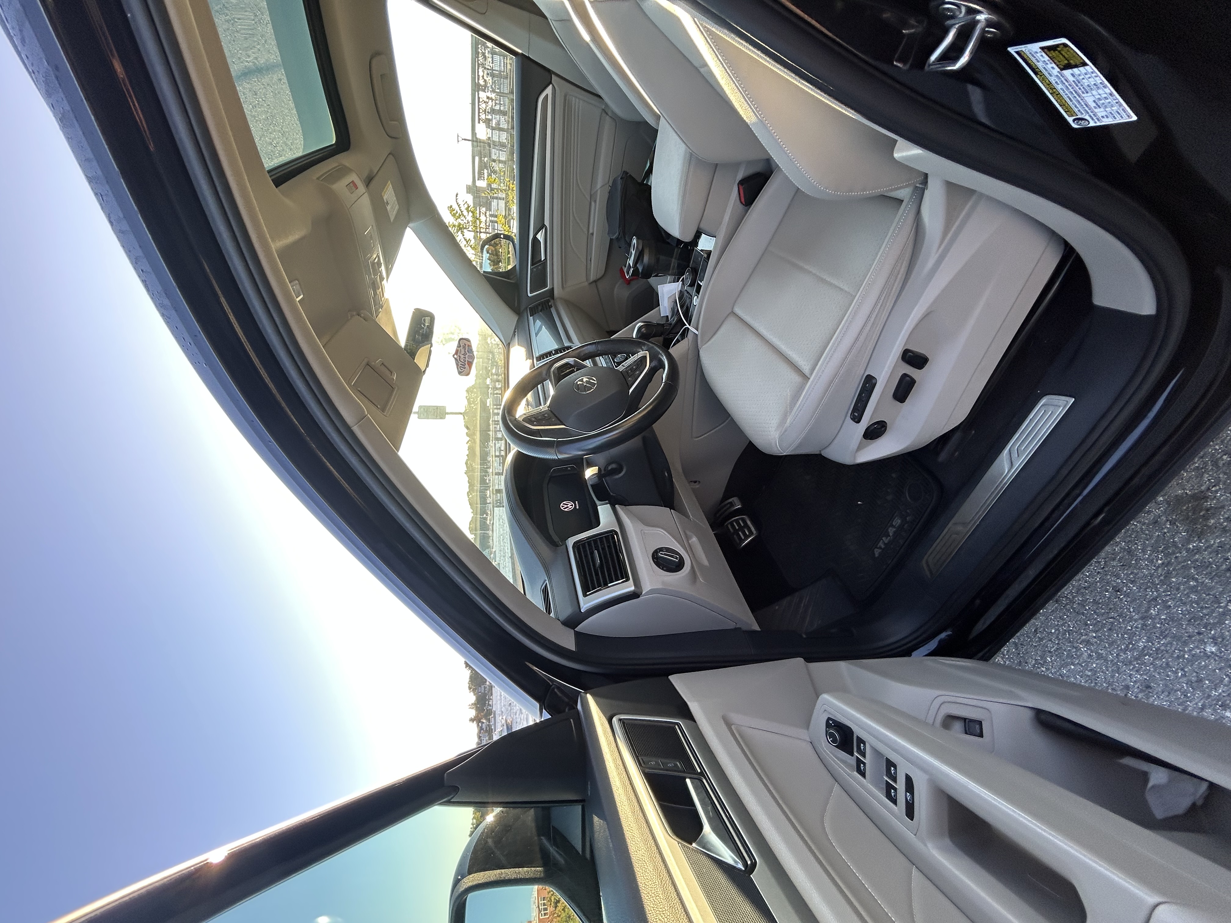 Used 2023 Volkswagen Atlas SEL R-Line AWD/4WD image 18