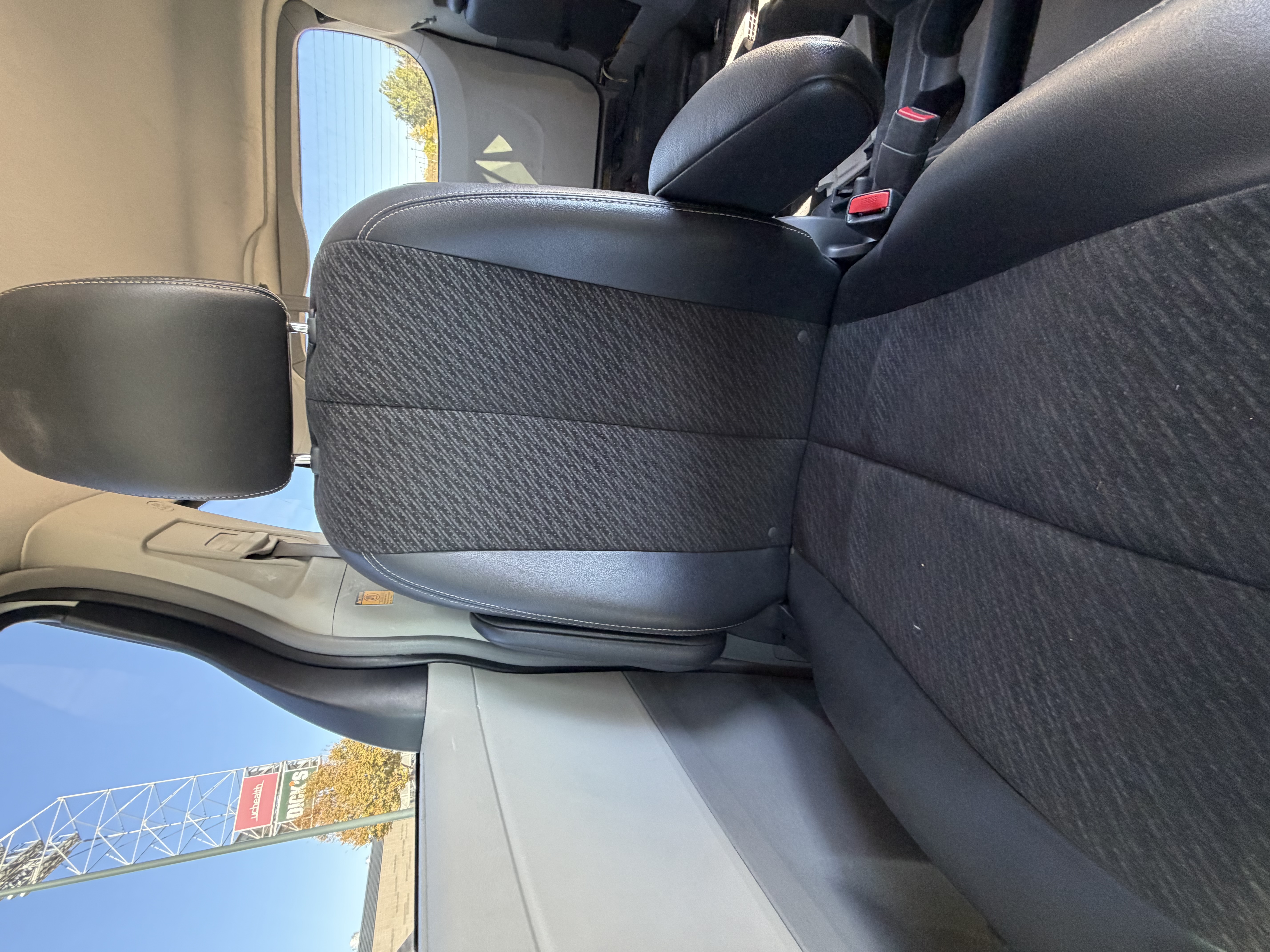 Used 2011 Toyota Sienna SE w/ Preferred Pkg FWD image 12
