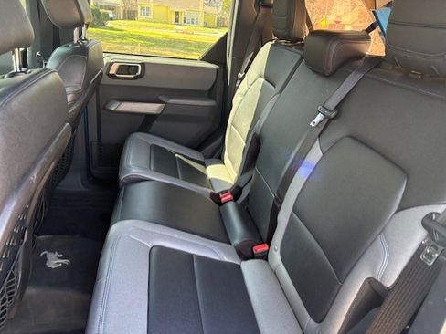 Used 2022 Ford Bronco Black Diamond image 12