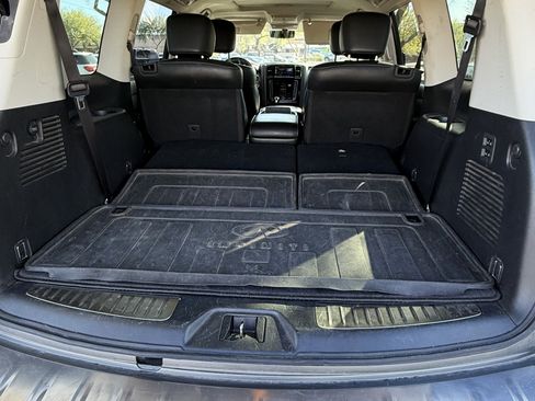 Used 2021 INFINITI QX80 Luxe w/ All-Season Package image 9