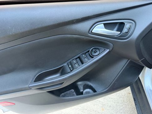 Used 2015 Ford Focus SE FWD image 9