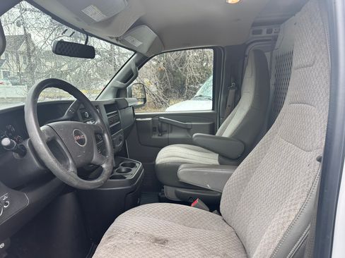 Used 2018 GMC Savana 2500 image 8