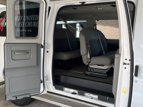 Used 2014 Ford E-350 and Econoline 350 XLT image 5