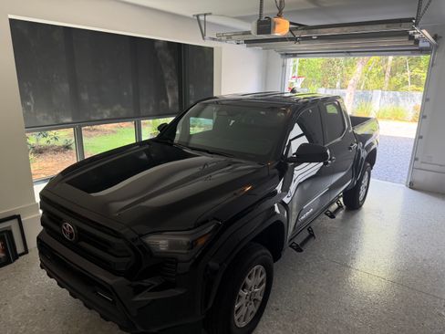 Used 2025 Toyota Tacoma SR5 AWD/4WD image 5