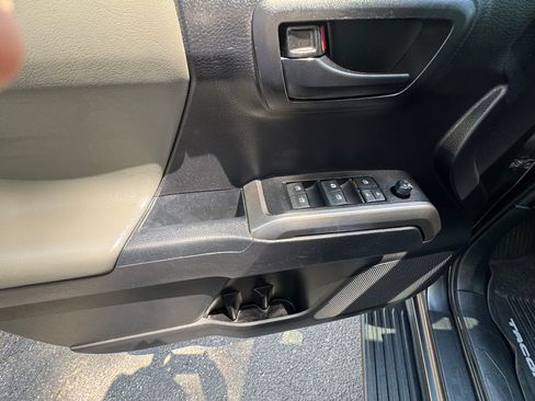 Used 2019 Toyota Tacoma SR5 AWD/4WD image 19