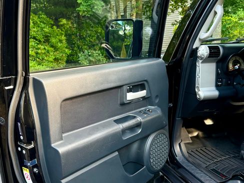 Used 2010 Toyota FJ Cruiser 4WD w/ Convenience Pkg image 30