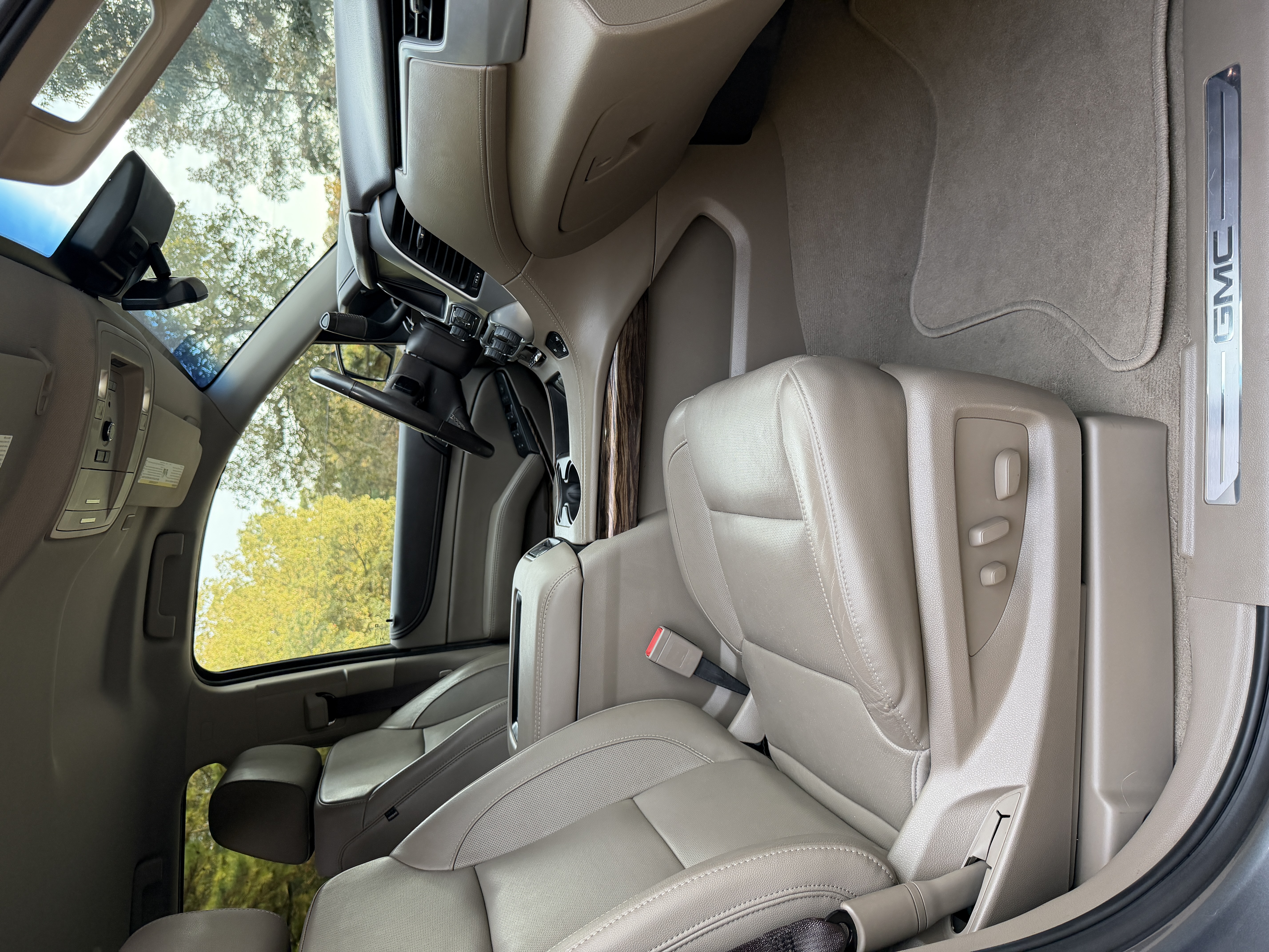 Used 2020 GMC Yukon SLT w/ Premium Edition RWD image 17