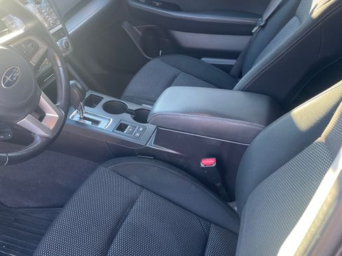 Used 2017 Subaru Outback 2.5i Premium image 9