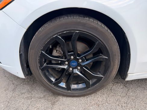Used 2020 Ford Fusion SE w/ Equipment Group 151A FWD image 10