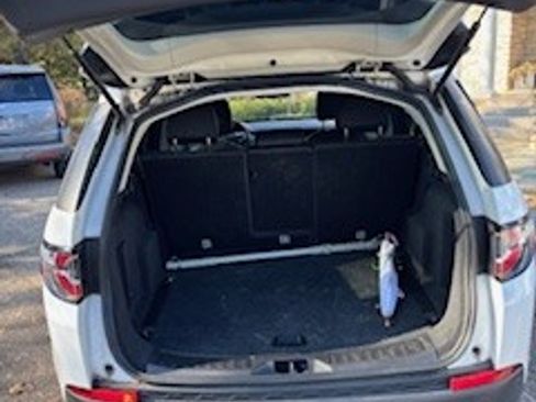 Used 2017 Land Rover Discovery Sport SE image 5