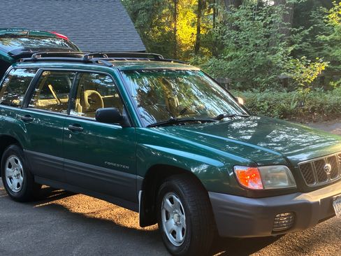 Used 2001 Subaru Forester L AWD/4WD image 2