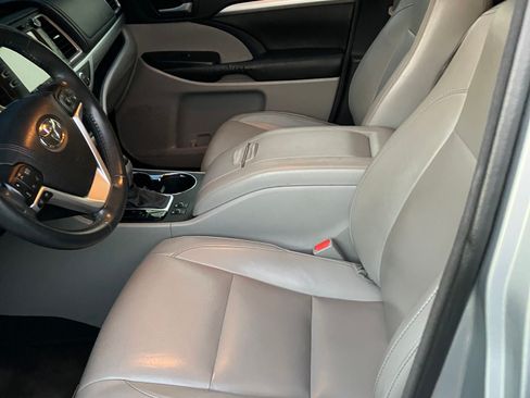 Used 2015 Toyota Highlander XLE FWD image 4