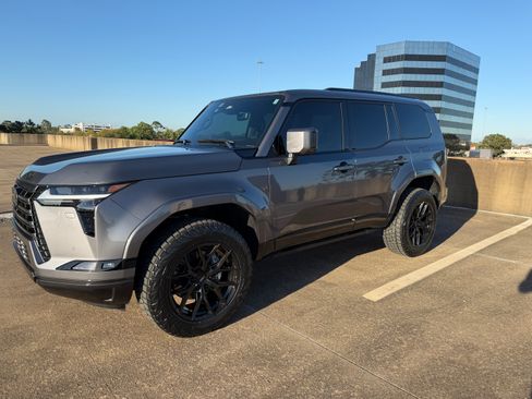 Used 2026 Lexus GX 550 w/ Accessory Package (2T) image 2