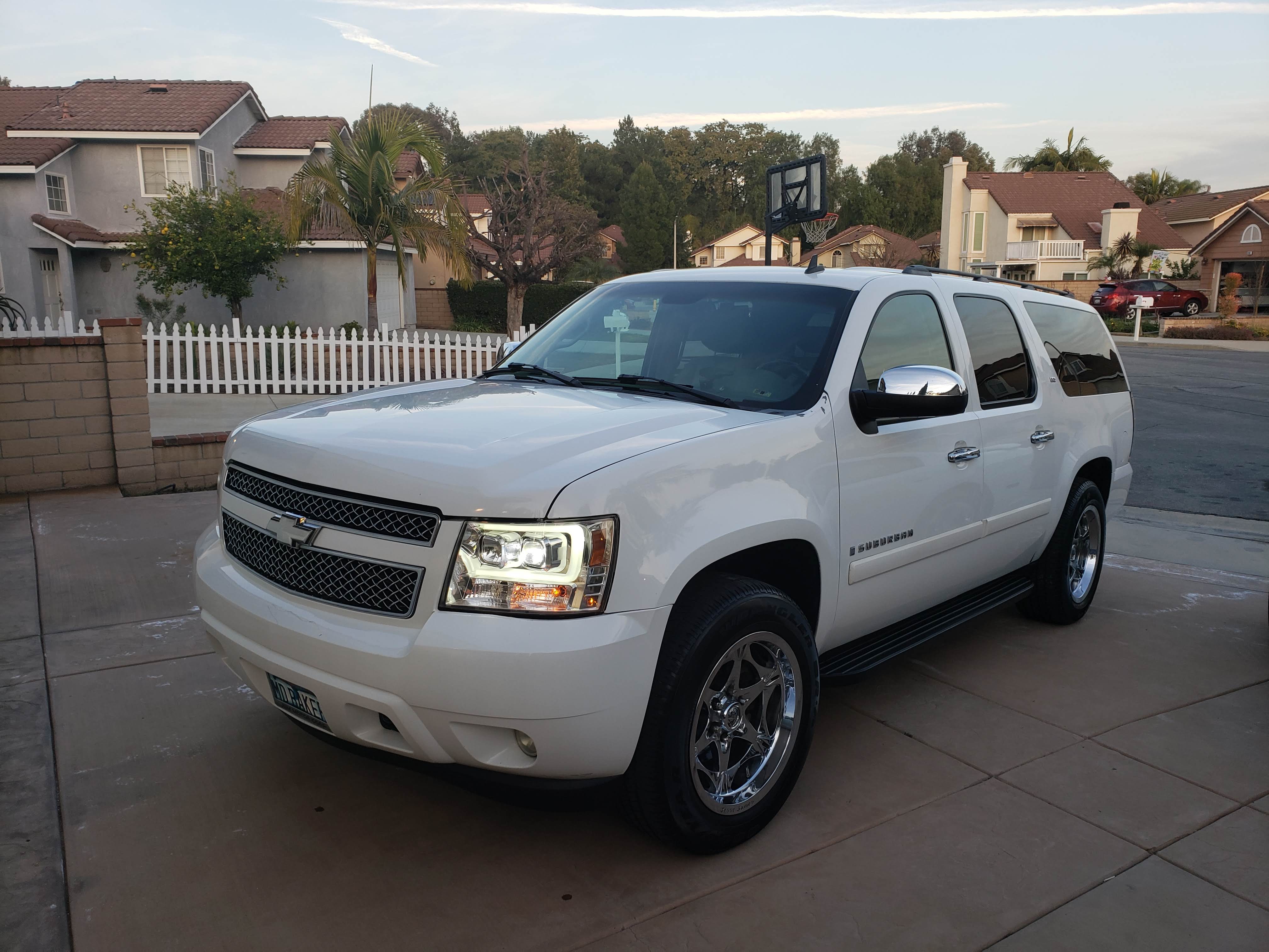 Used 2007 Chevrolet Suburban LTZ w/ LTZ Preferred Equipment Group AWD/4WD image 16