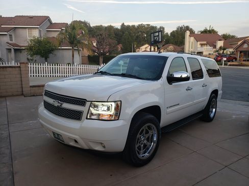 Used 2007 Chevrolet Suburban LTZ w/ LTZ Preferred Equipment Group AWD/4WD image 16