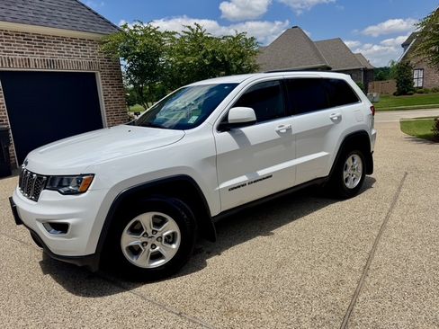 Used 2017 Jeep Grand Cherokee Laredo RWD image 1