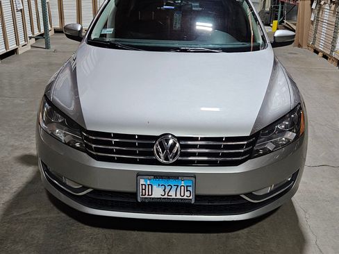 Used 2013 Volkswagen Passat TDI SEL Premium image 2