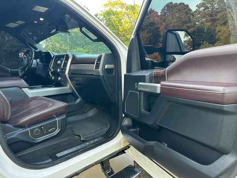 Used 2017 Ford F250 Platinum w/ Platinum Ultimate Package AWD/4WD image 4