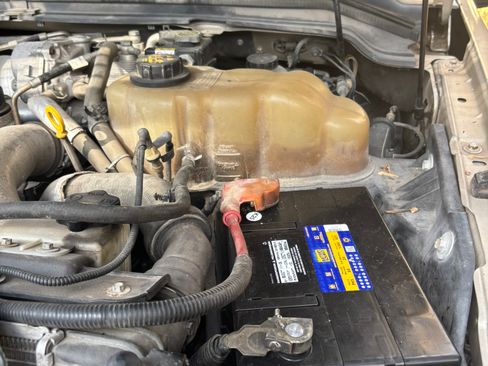 Used 2010 Ford F350 Lariat image 2