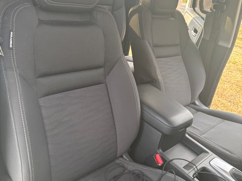 Used 2022 Nissan Frontier SV w/ Technology Package image 9